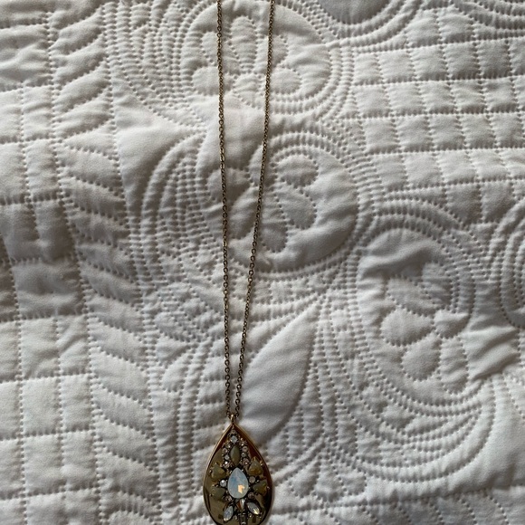 Beautiful necklace - Picture 3 of 3